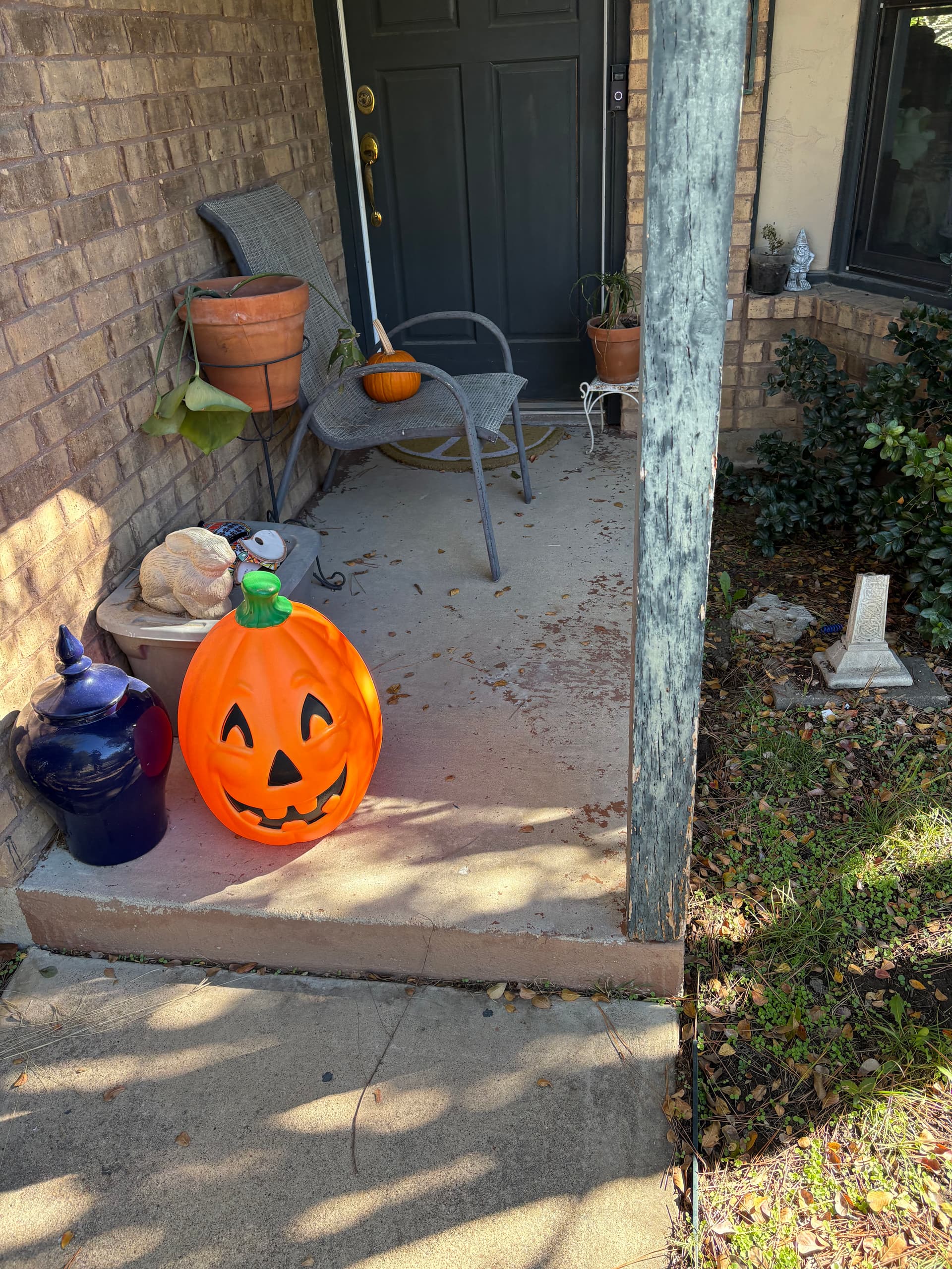 Gallery photos for Elegant Landscaping with Herringbone Porch and Rock Beds: Image #4